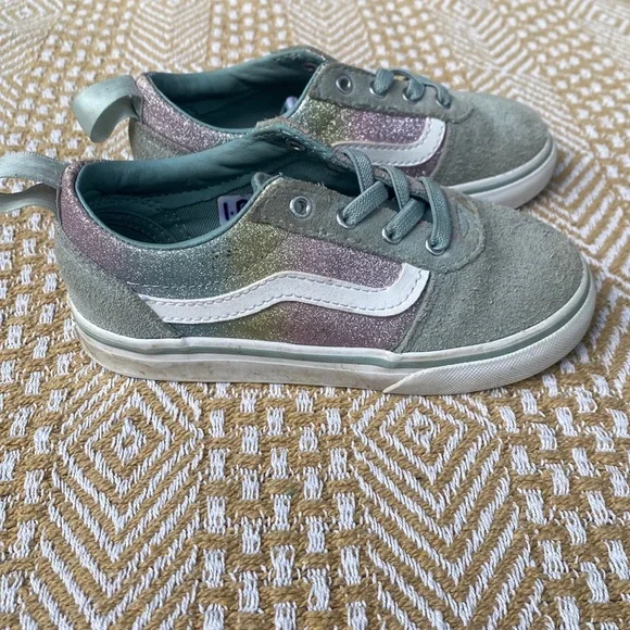 Vans - Picture 1 of 3